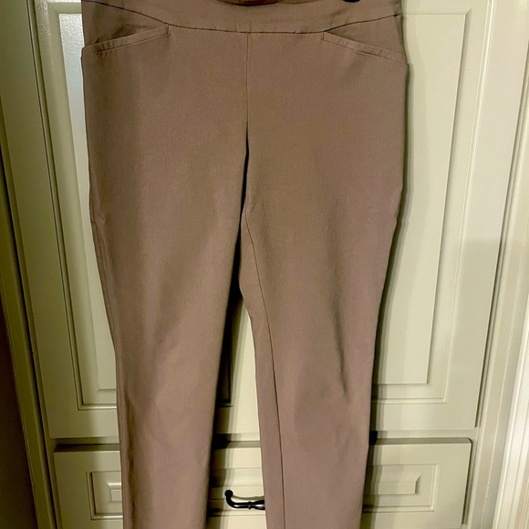 Chicos off the Rack Perfect Stretch Josie slim pants in size 0.5 Short - Picture 1 of 2